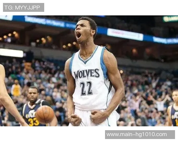 维金斯半场表现平平三分球和罚球均未命中仅得10分 维金斯半场表现平平三分球和罚球均未命中仅得10分